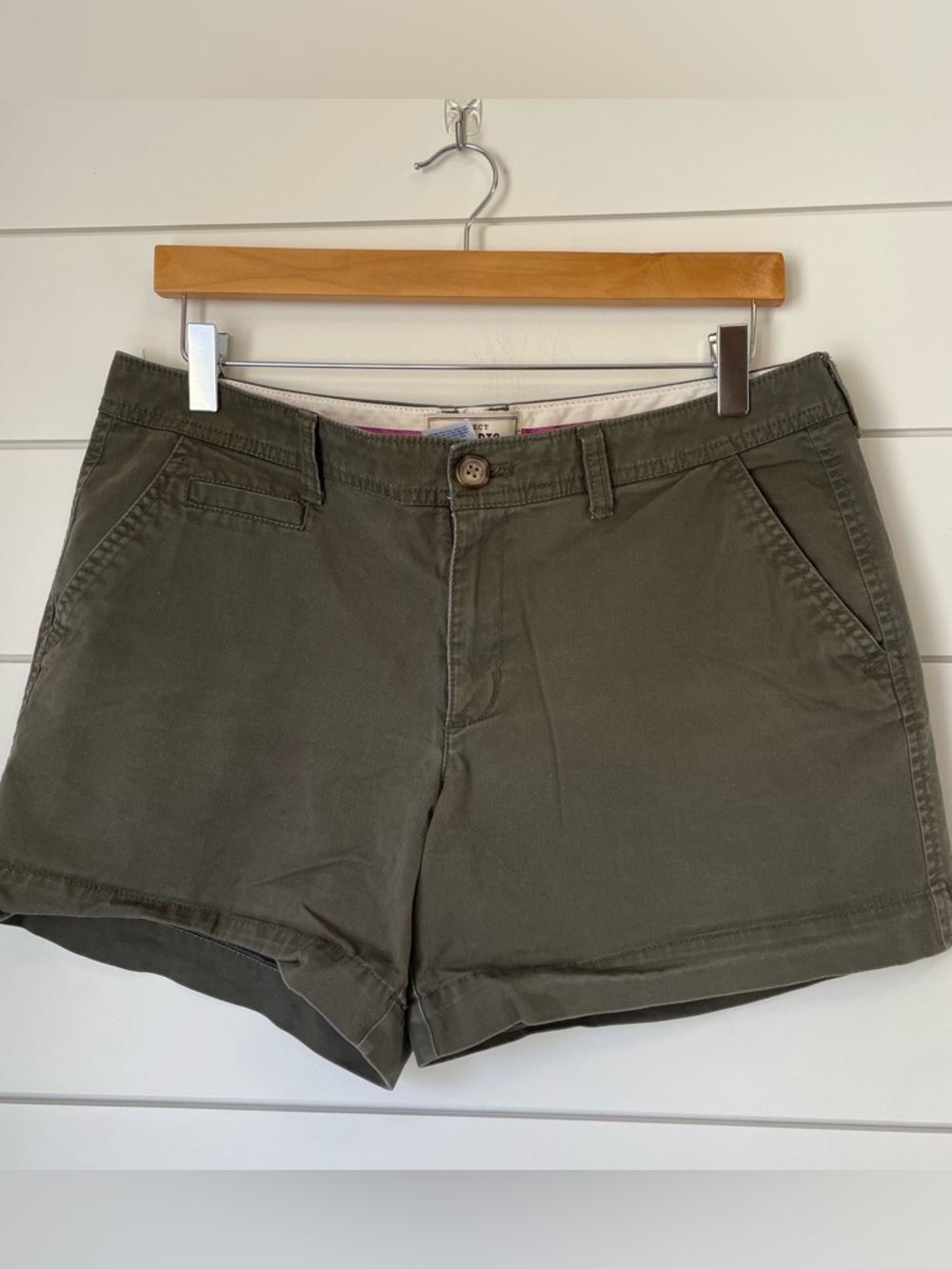 Old Navy Olive Army Green Women's Chino Woven Khaki Shorts